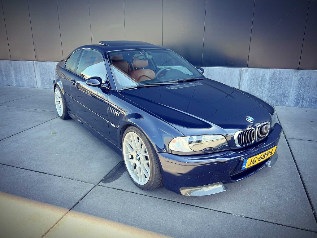 BMW M3 E46, driekwart van voren met CSL-bumper