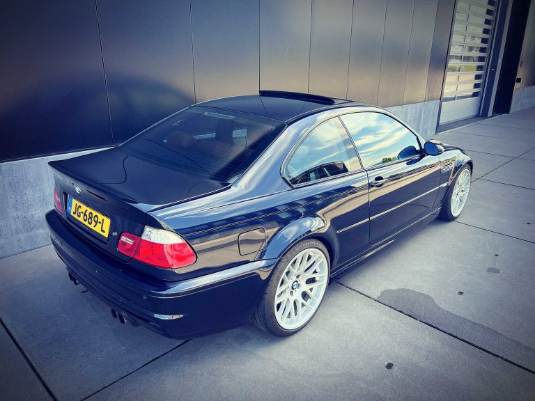 BMW M3 E46, driekwart van achteren met CSL-kofferklep en spoiler