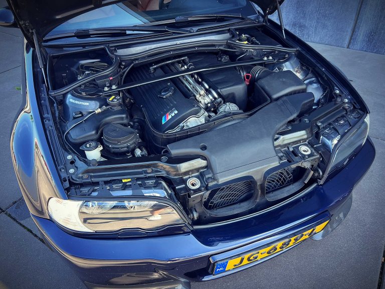 Motorruimte met de 3,2-liter S54 zes-in-lijn