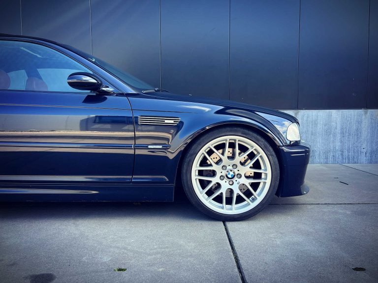 Voorspatbord en CSL BBS-velg van de BMW M3 E46