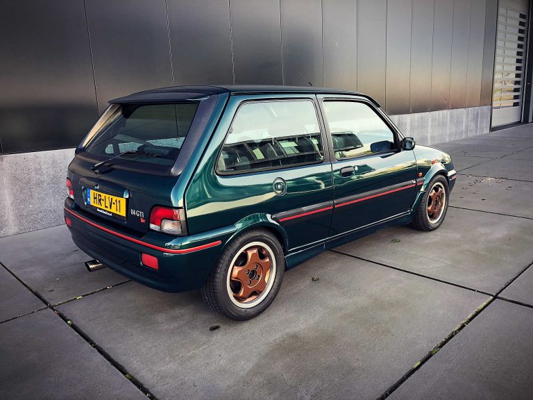 Rover 114 GTi 16v MPi, driekwart van achteren